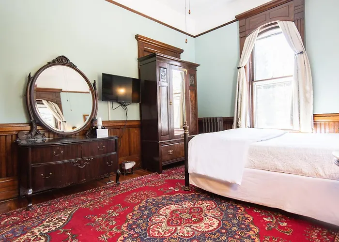 Cedar Crest Inn